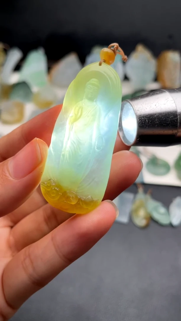 未镶嵌定制翡翠佛观天下