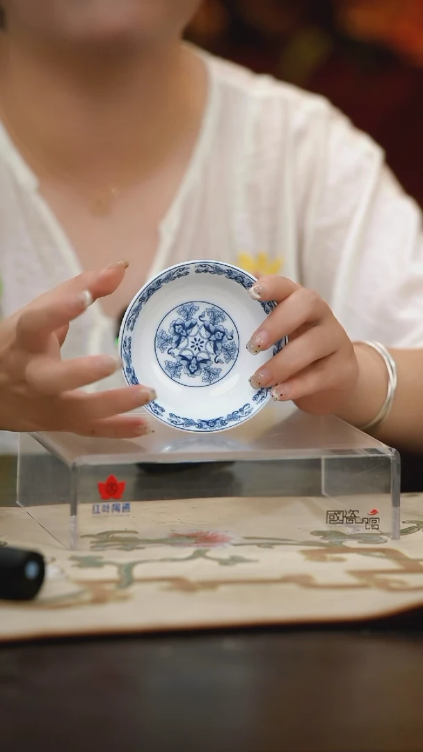 4个微瑕青花缠枝4英寸碟