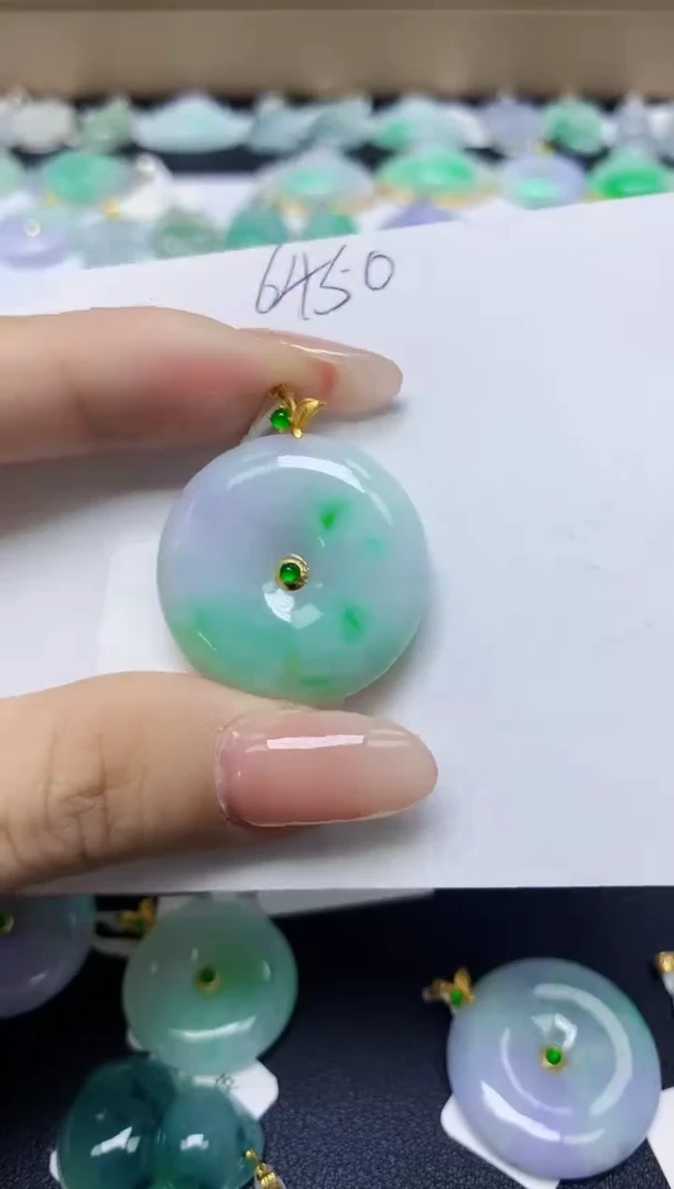 翡翠18K金镶嵌颈饰天然缅甸翡翠A货