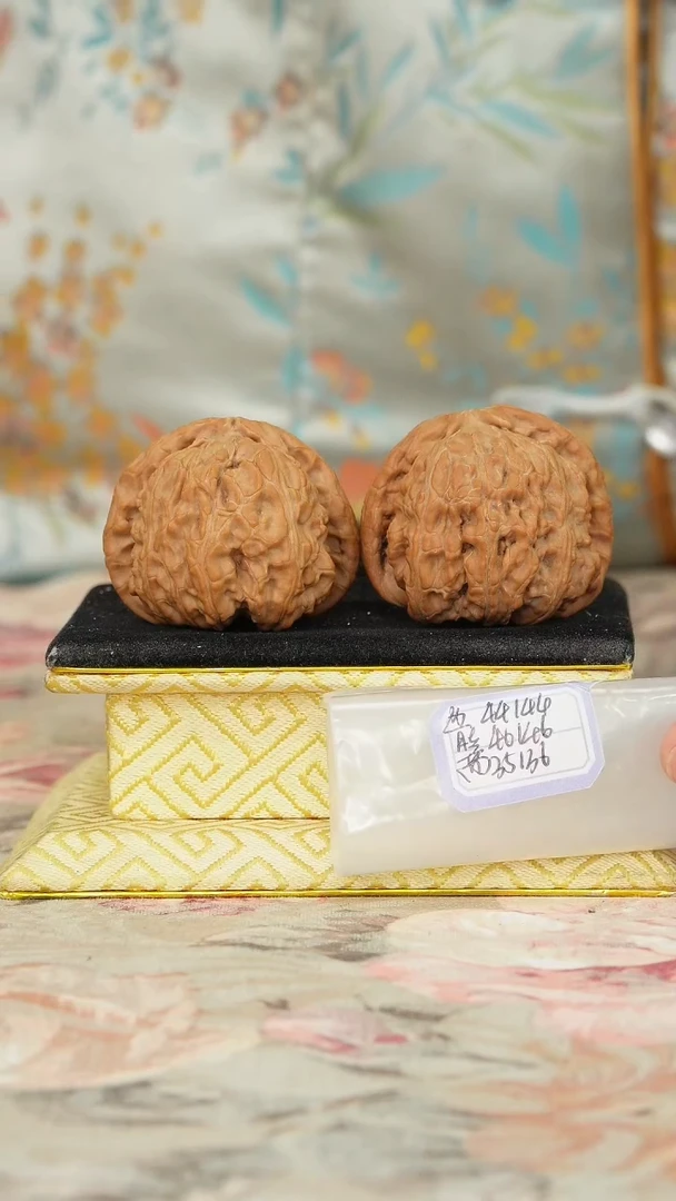 【闪购商品】文玩核桃把件白狮子