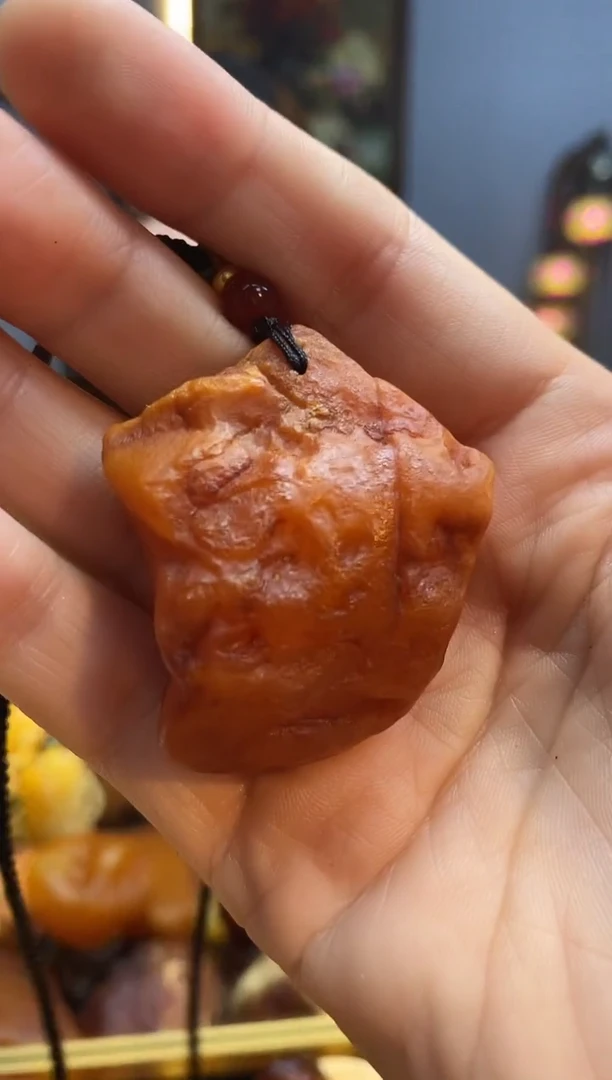未镶嵌颈饰琥珀吊坠