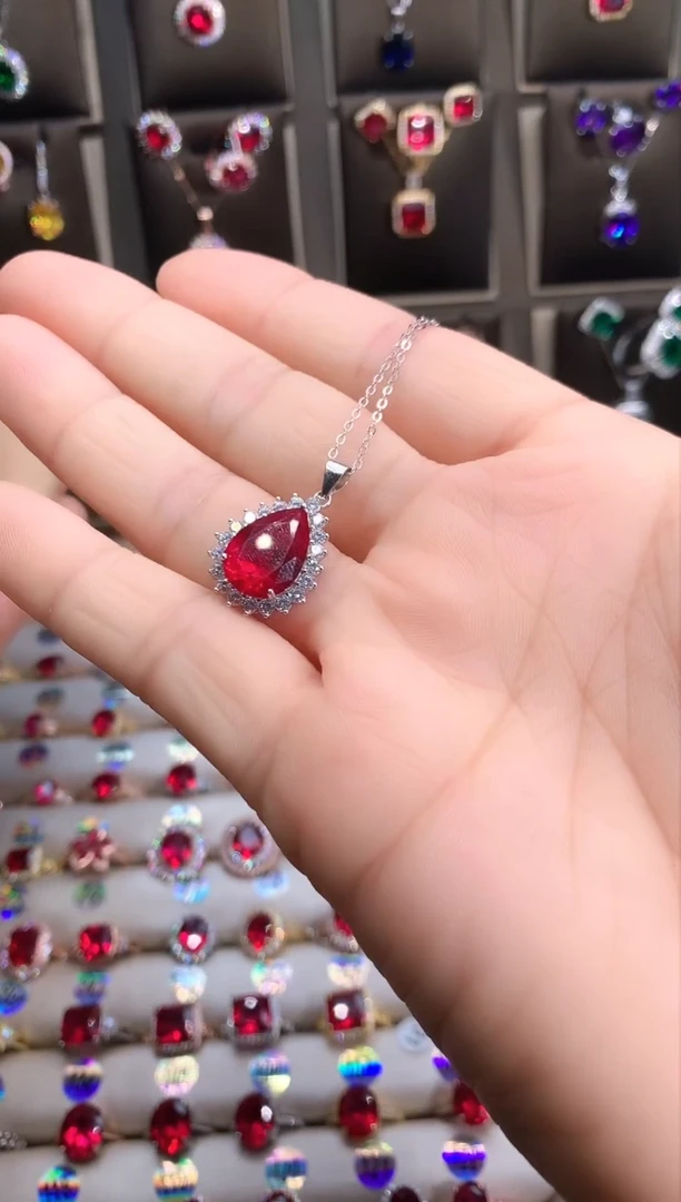 【闪购商品】红宝石吊坠(赠链)银S925镶嵌银色