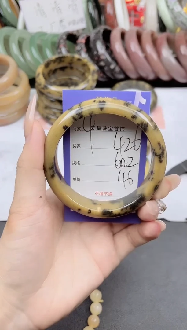 未镶嵌手镯石英质玉426