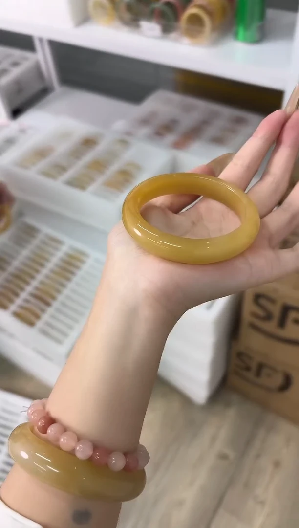 未镶嵌手镯石英质玉45-58HU