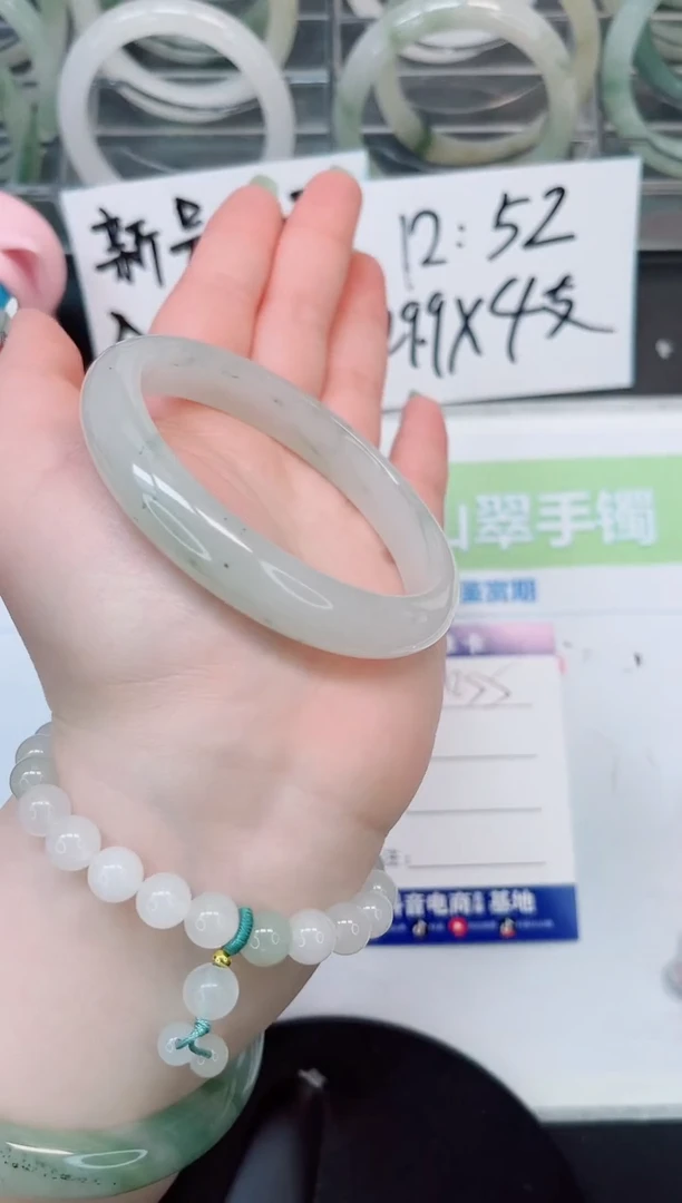 【闪购商品】石英质玉手镯未镶嵌a255