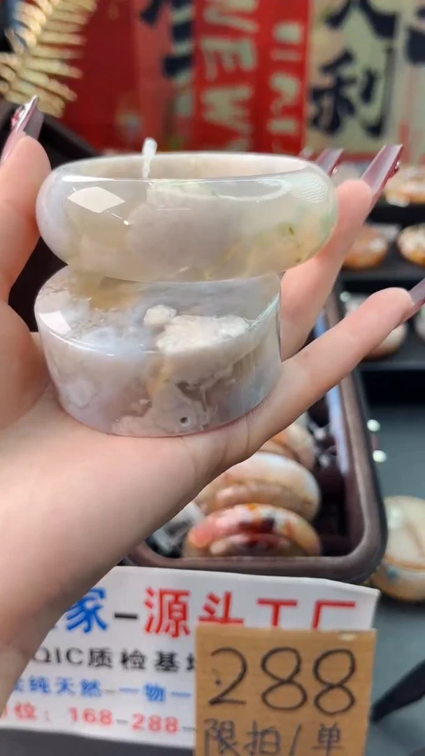 【闪购商品】石英质玉手镯未镶嵌赠送镯心（59圈口