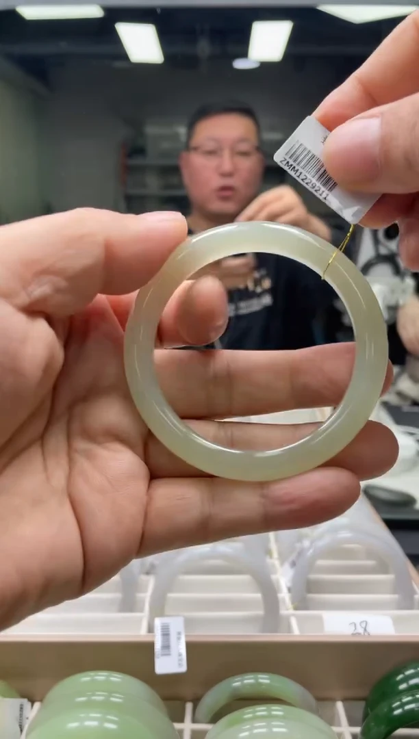 【闪购商品】和田玉手镯未镶嵌编码 9211圈口56-57