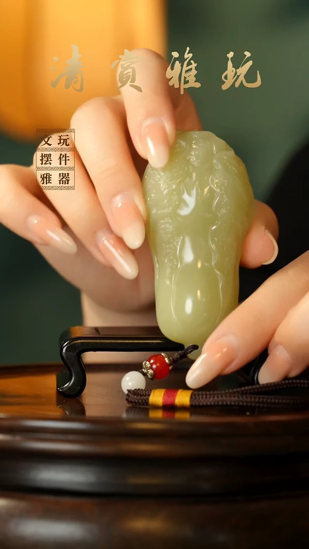 玉《手握白菜》手把件摆件