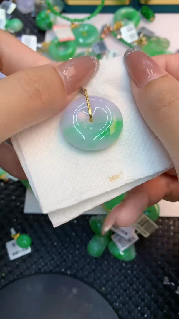 颈饰18K金镶嵌翡翠1