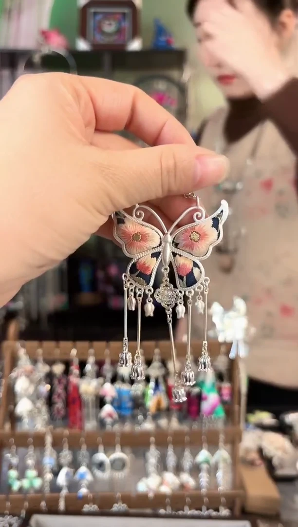 彩云南阁非遗老绣苗银饰品201