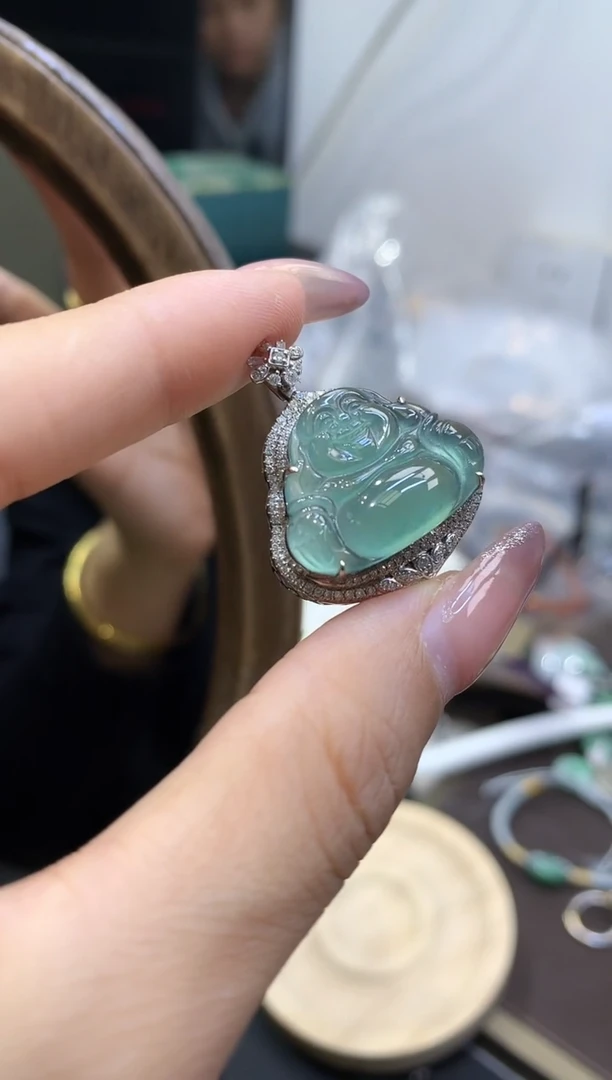 18K金镶嵌挂件翡翠佛公