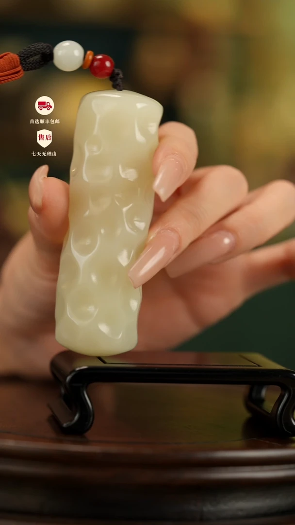 云南石竹叶青雕刻：千锤百炼锤纹把件摆件