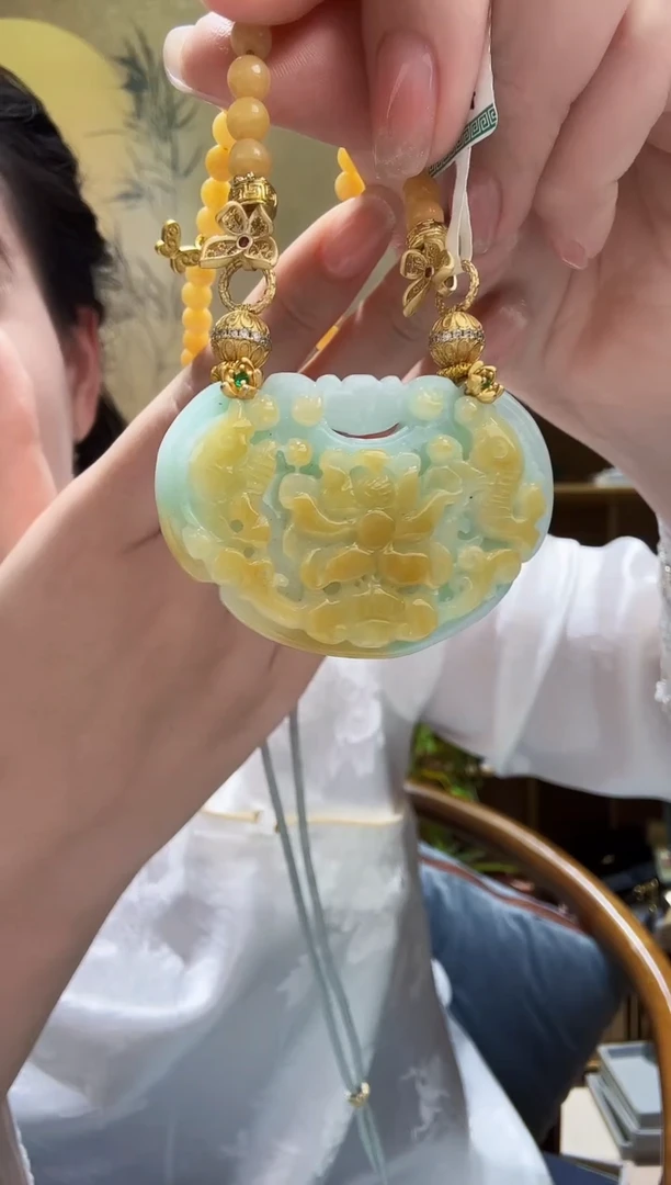 颈饰未镶嵌翡翠吊坠