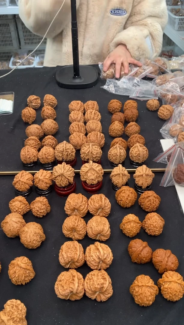 【闪购商品】文玩核桃把件平谷凹底40