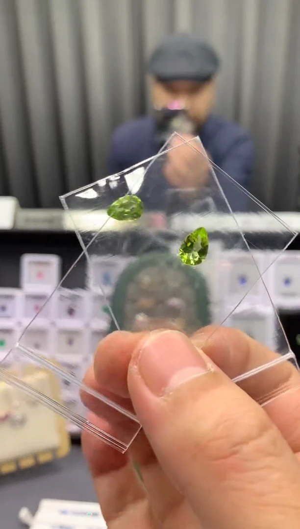 【闪购商品】橄榄石裸石未镶嵌水滴 多样性发货一对2粒