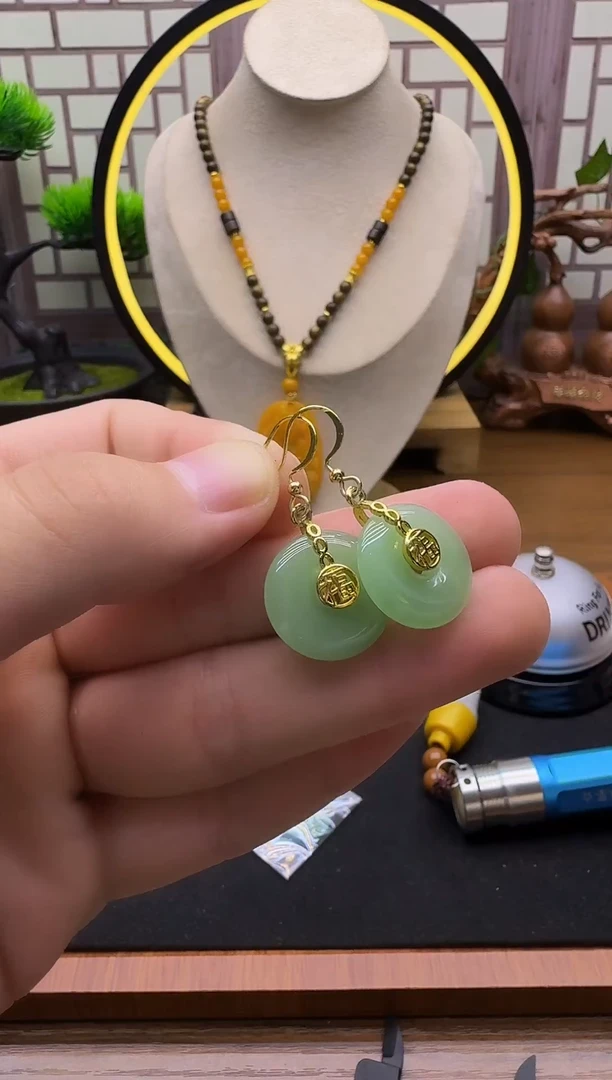 14K金镶嵌和田玉耳饰E157