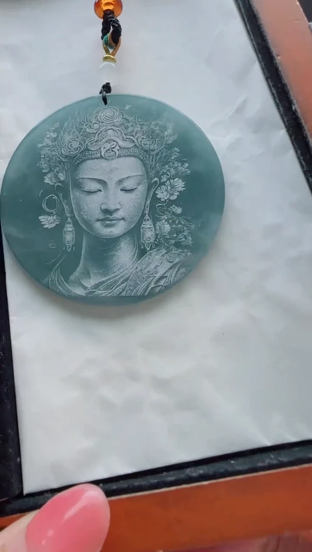 翡翠未镶嵌颈饰多样性发货其中一件