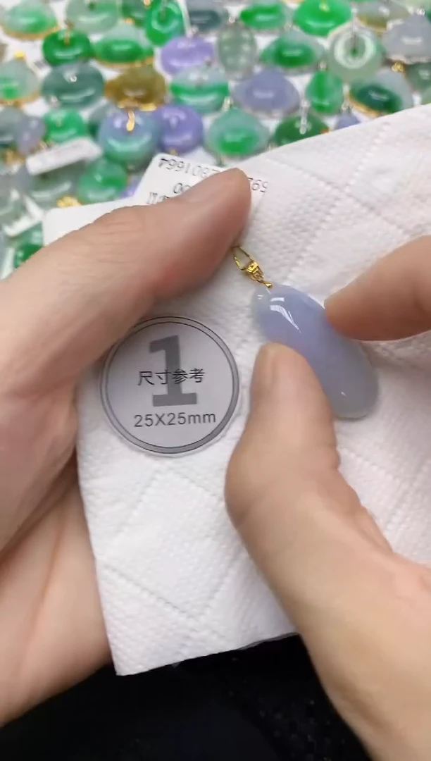 翡翠18K金镶嵌颈饰111111111