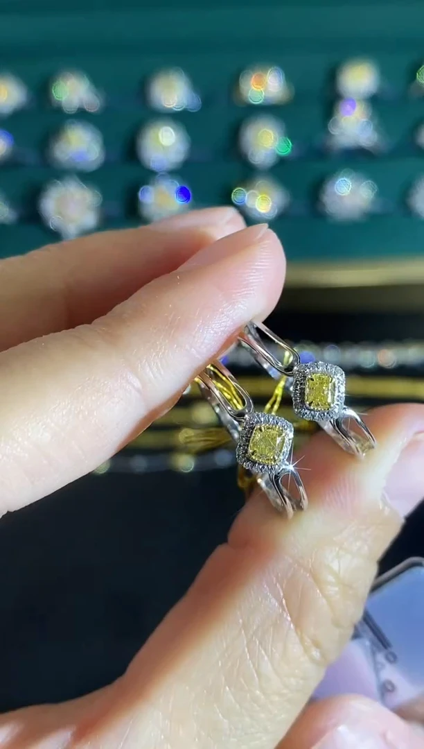 18K金镶嵌戒指钻石多样性发一