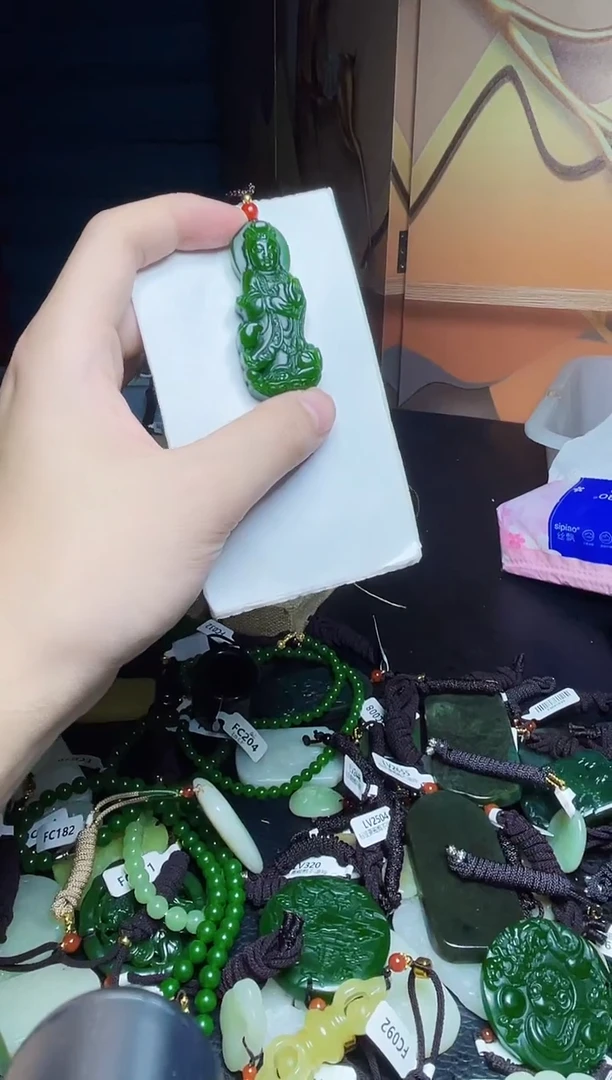 颈饰未镶嵌和田玉1