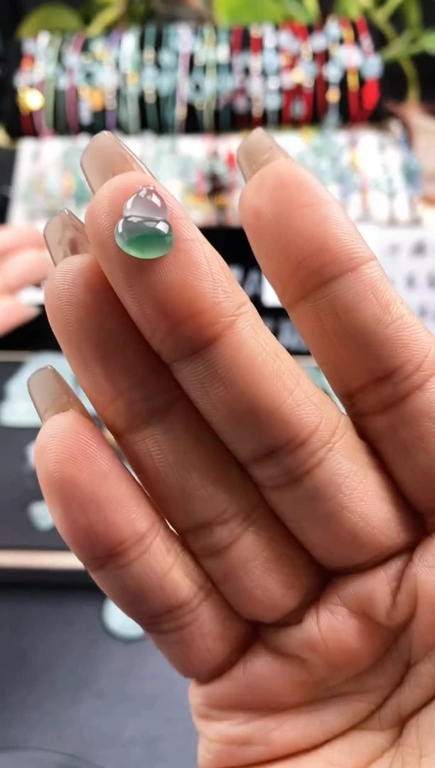【闪购商品】翡翠裸石葫芦188一个
