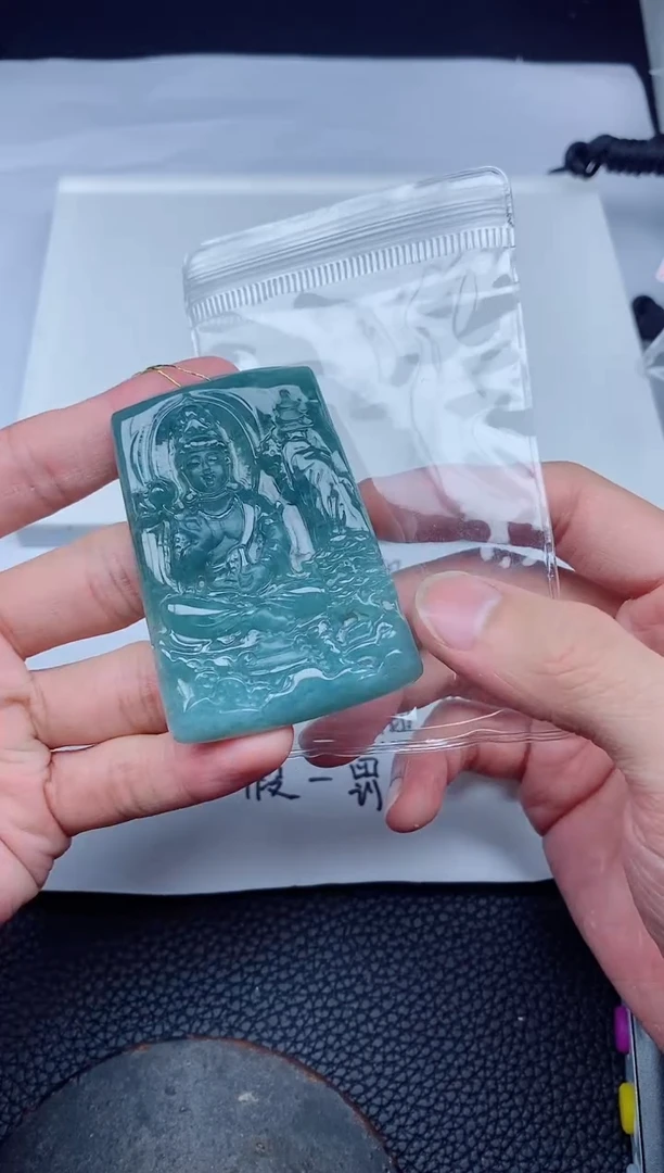 翡翠未镶嵌颈饰