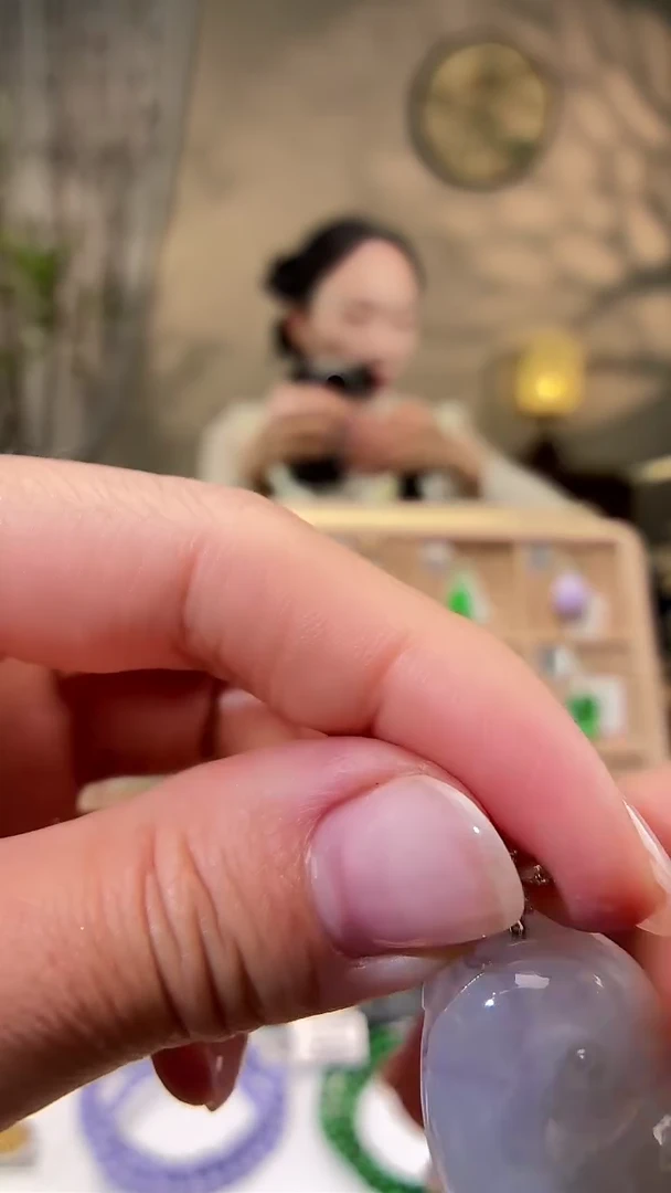 颈饰18K金镶嵌翡翠如意