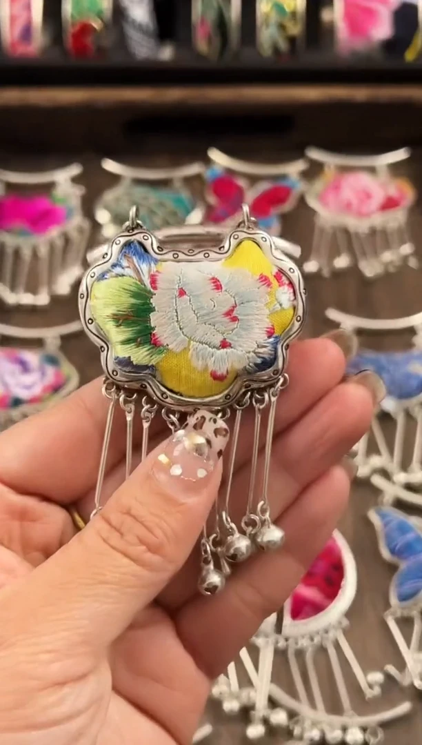 【闪购商品】织绣民族风老绣饰品135