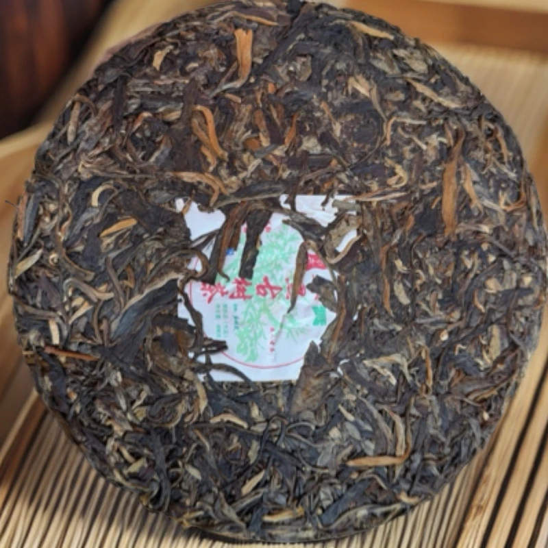 【猎茶記】中老期茶2011年易武麻黑古树盘人古茶绿大树生茶