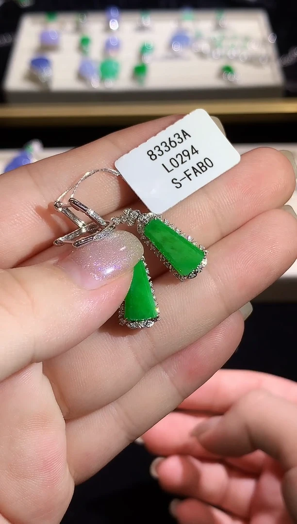 翡翠18K金镶嵌耳饰L0294多样性发其一