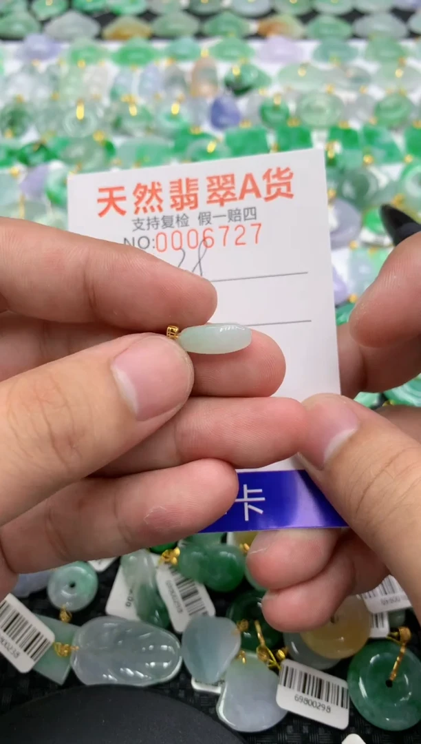 翡翠18K金镶嵌颈饰1111111111111