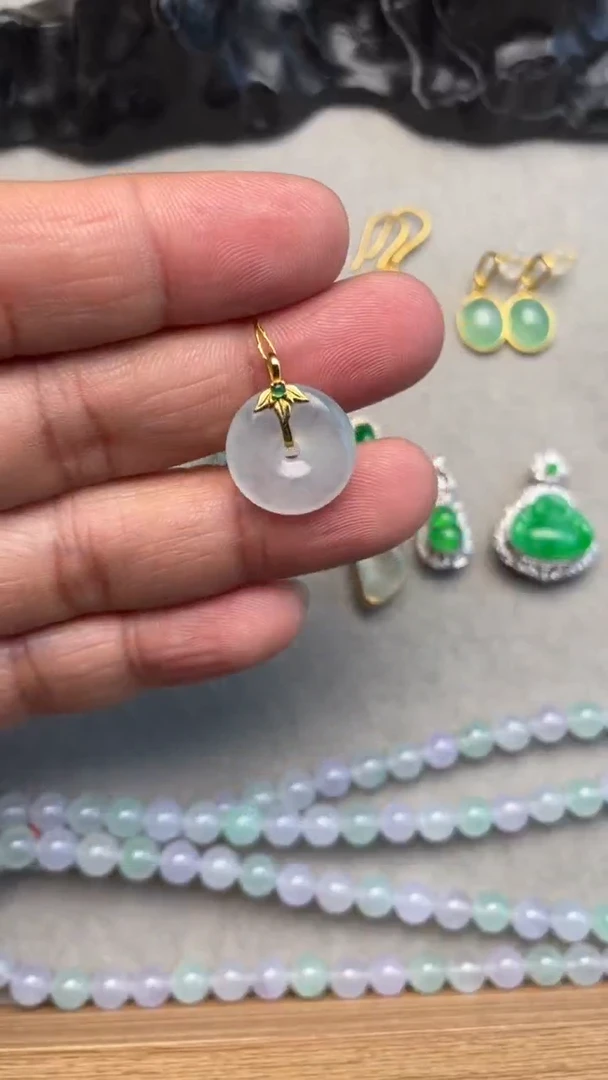 【闪购商品】翡翠吊坠(不含链)18K金镶嵌天然缅甸翡翠A货