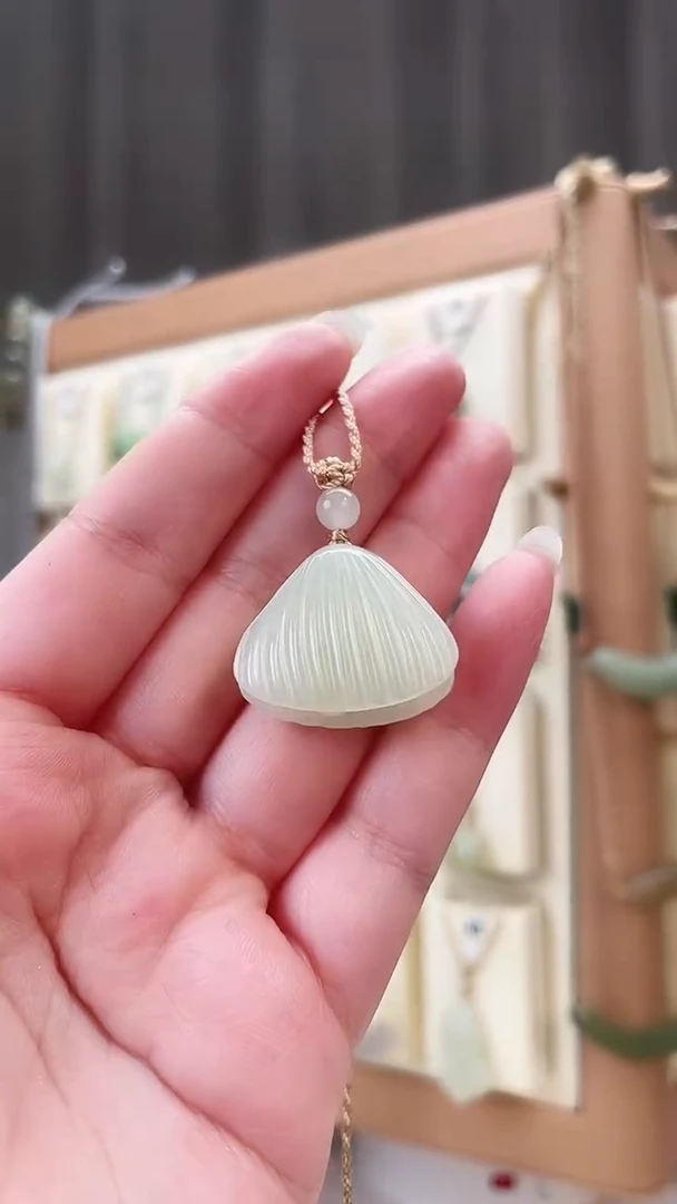 颈饰未镶嵌和田玉21*24.6*11.3毫米青海料倍有钱