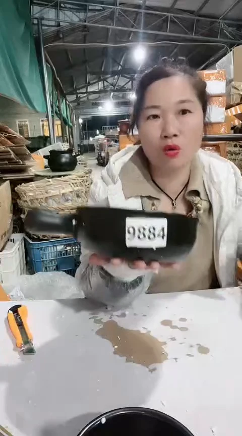 【闪购商品】9884瑕疵黑色手把锅，，