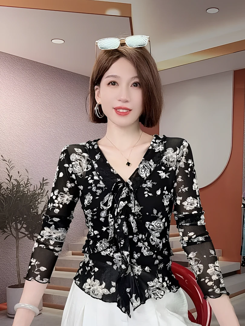 法式v领荷叶边t恤女长袖内搭春秋新款气质印花网纱上衣修身打底衫