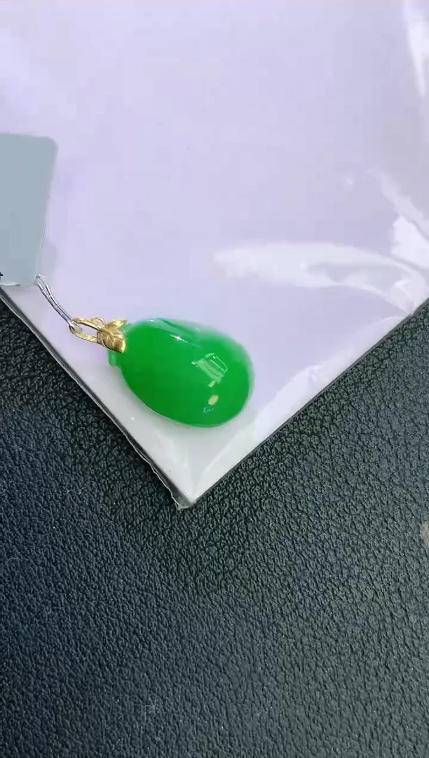 颈饰18K金镶嵌翡翠赠礼盒证书 麦麦