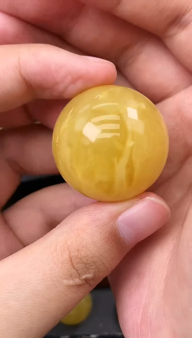 未镶嵌琥珀珠宝奇石86