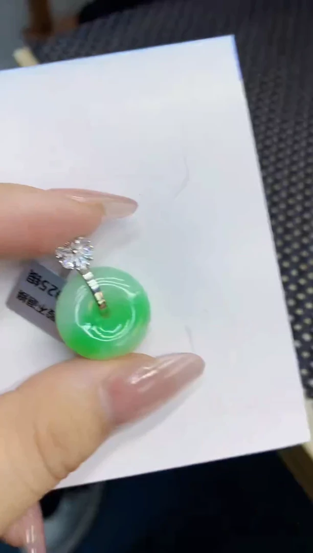 翡翠未镶嵌吊坠(不含链)1