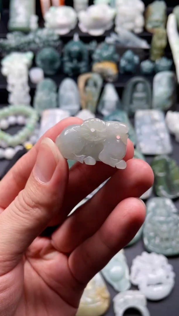 颈饰未镶嵌翡翠30  天然翡翠a货  洋洋得意