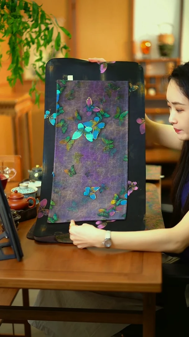 大墨瑟蝴蝶加小手绘蝴蝶