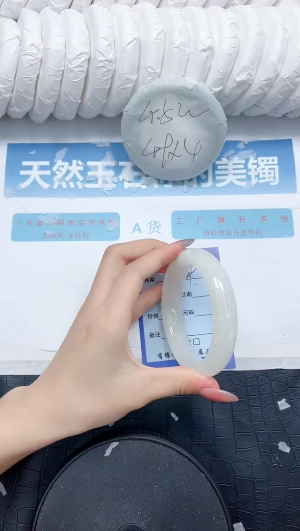 和田玉手镯未镶嵌379-63.8