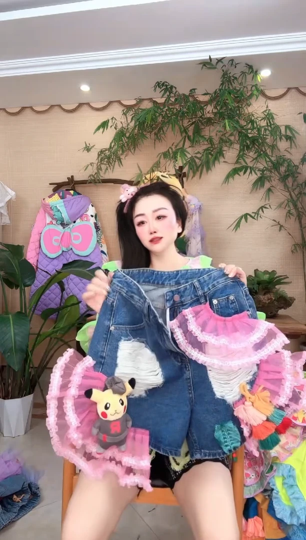 爱****咯重工牛仔短裤
