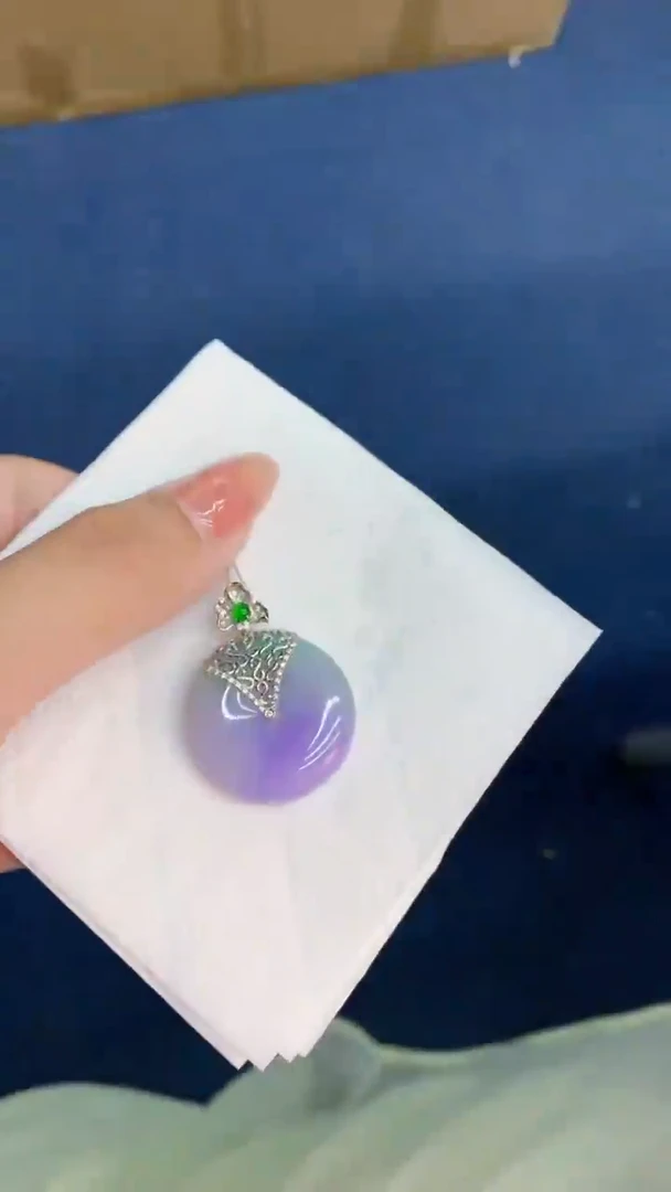 翡翠18K金镶嵌颈饰           1