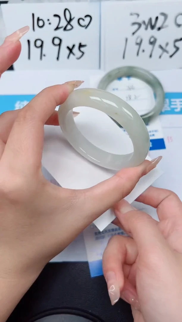 【闪购商品】石英质玉手镯未镶嵌G255-53.8