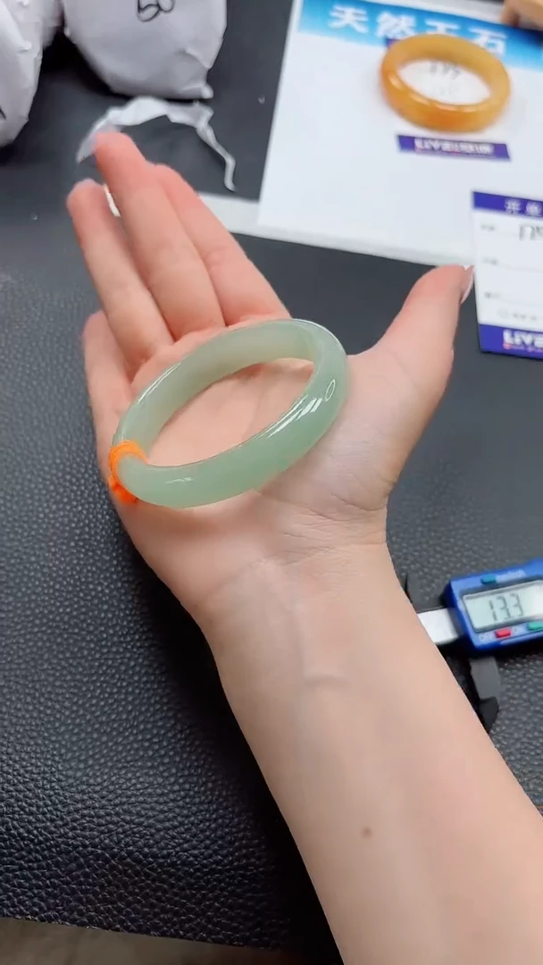 【闪购商品】石英质玉手镯未镶嵌174