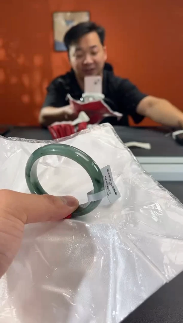 未镶嵌手镯（贵妃镯）翡翠51