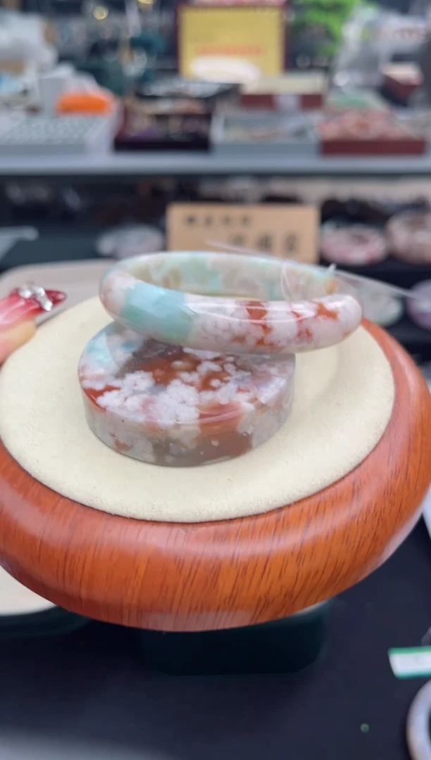 【闪购商品】石英质玉手镯未镶嵌55圈口（赠品镯心）S9211