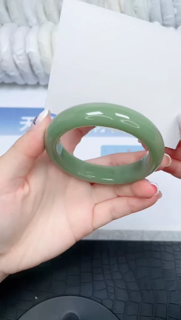 【闪购商品】石英质玉手镯未镶嵌87-56.6