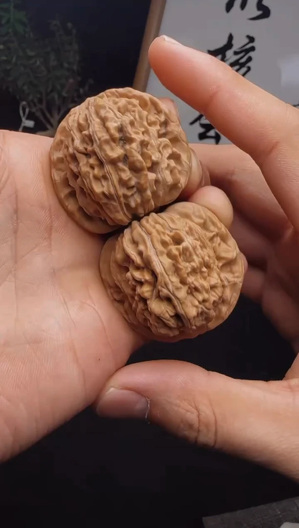 【闪购商品】文玩核桃把件四座楼