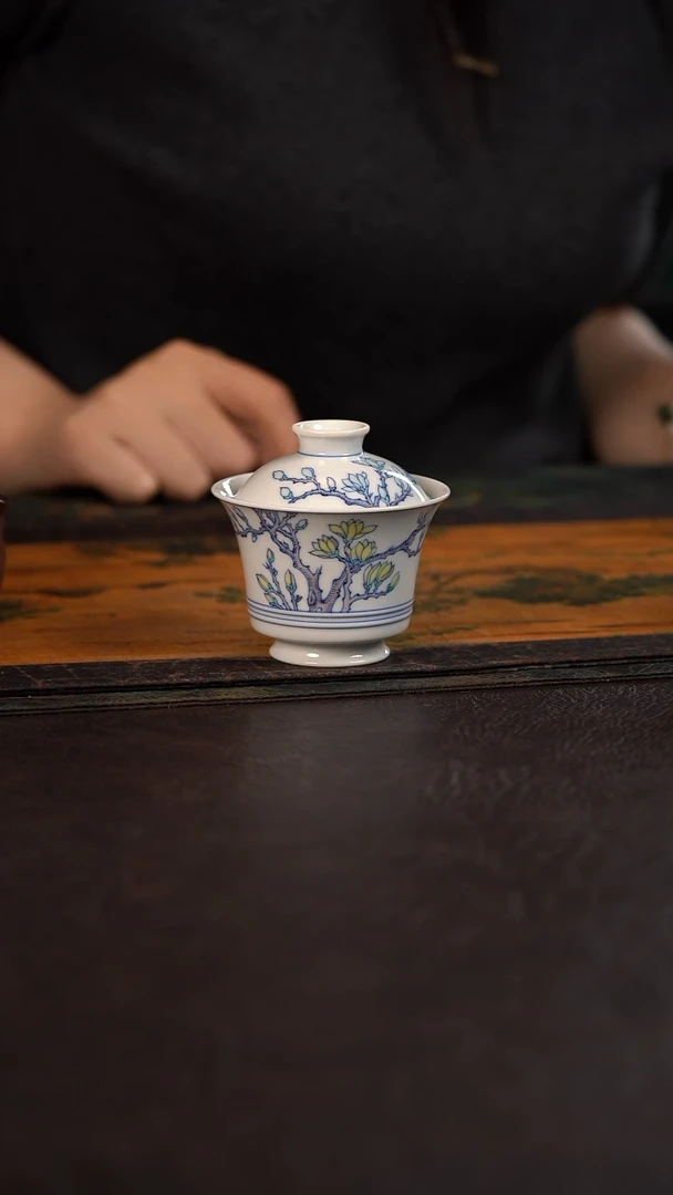 云霞珍藏斗彩玉兰花小马蹄盖碗